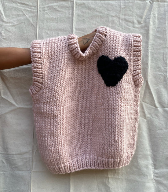 KNITTED WOOL VEST - HEART - Cameo Pink