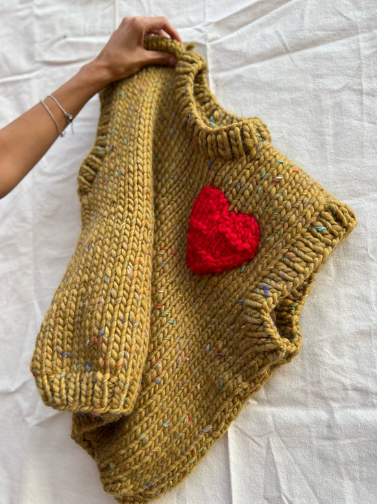 KNITTED WOOL VEST - HEART - Camel Rainbow